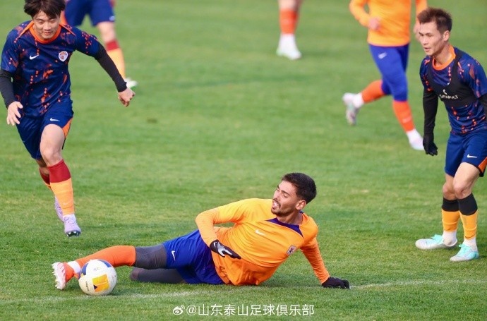  山東泰山與青島海牛在上海進(jìn)行了一場熱身賽，雙方以0比0戰(zhàn)平