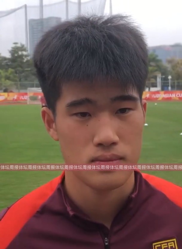  U20國(guó)足球員彭嘯：首戰(zhàn)獲勝樹立很大信心，下半場(chǎng)沒發(fā)揮出水平