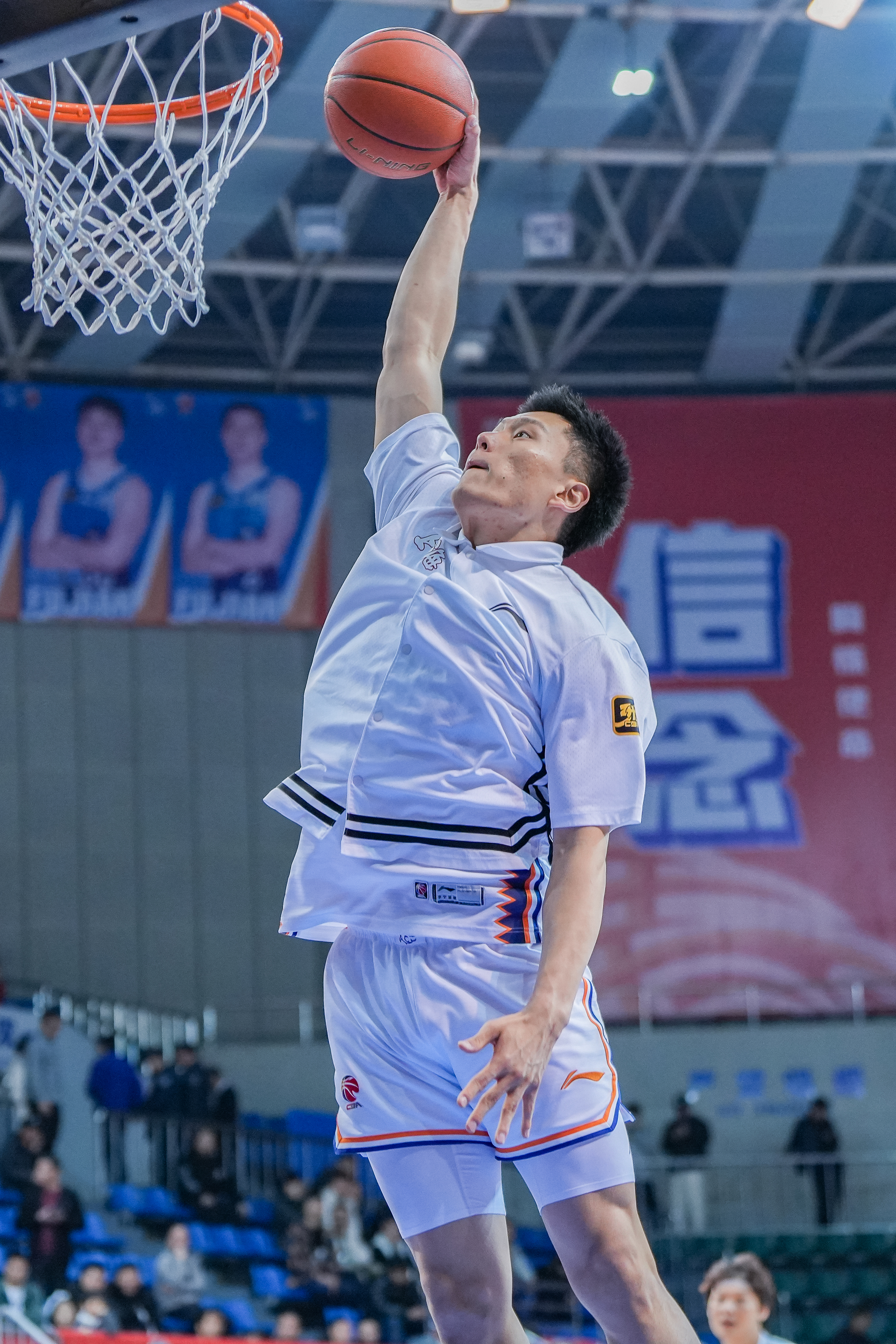  持續(xù)漲球！上海男籃“李花”組合—李弘權(quán)、李添榮