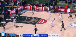  防守尖兵！朱俊龍跟防肯德里克-戴維斯 追身后帽造成同曦24秒違例