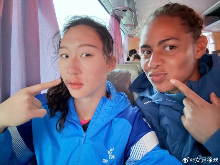  神勇！女足國門徐歡曬照，比賽中被球砸臉仍力保球門不失