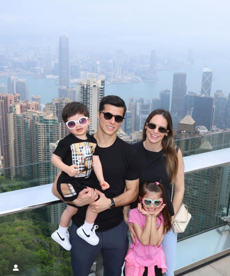  特謝拉帶家人赴中國香港過周末，陳晉一留言：這是個好地方