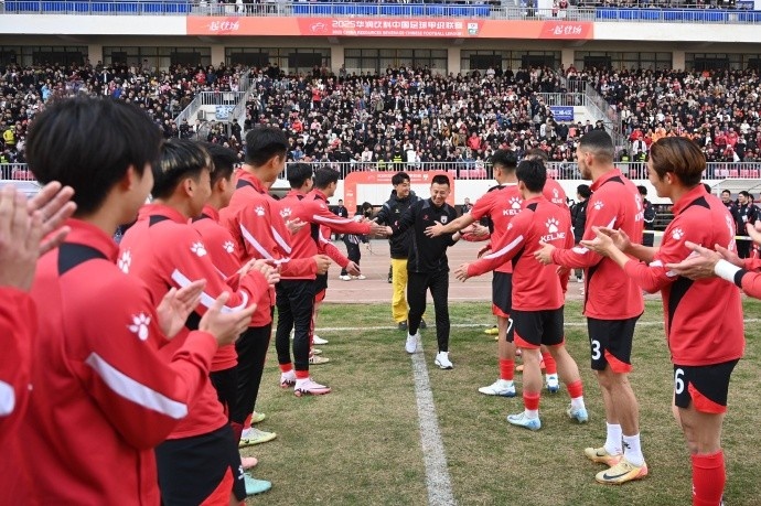  今日賽前，俱樂部為前球員馬曉磊及文爍舉行了退役儀式