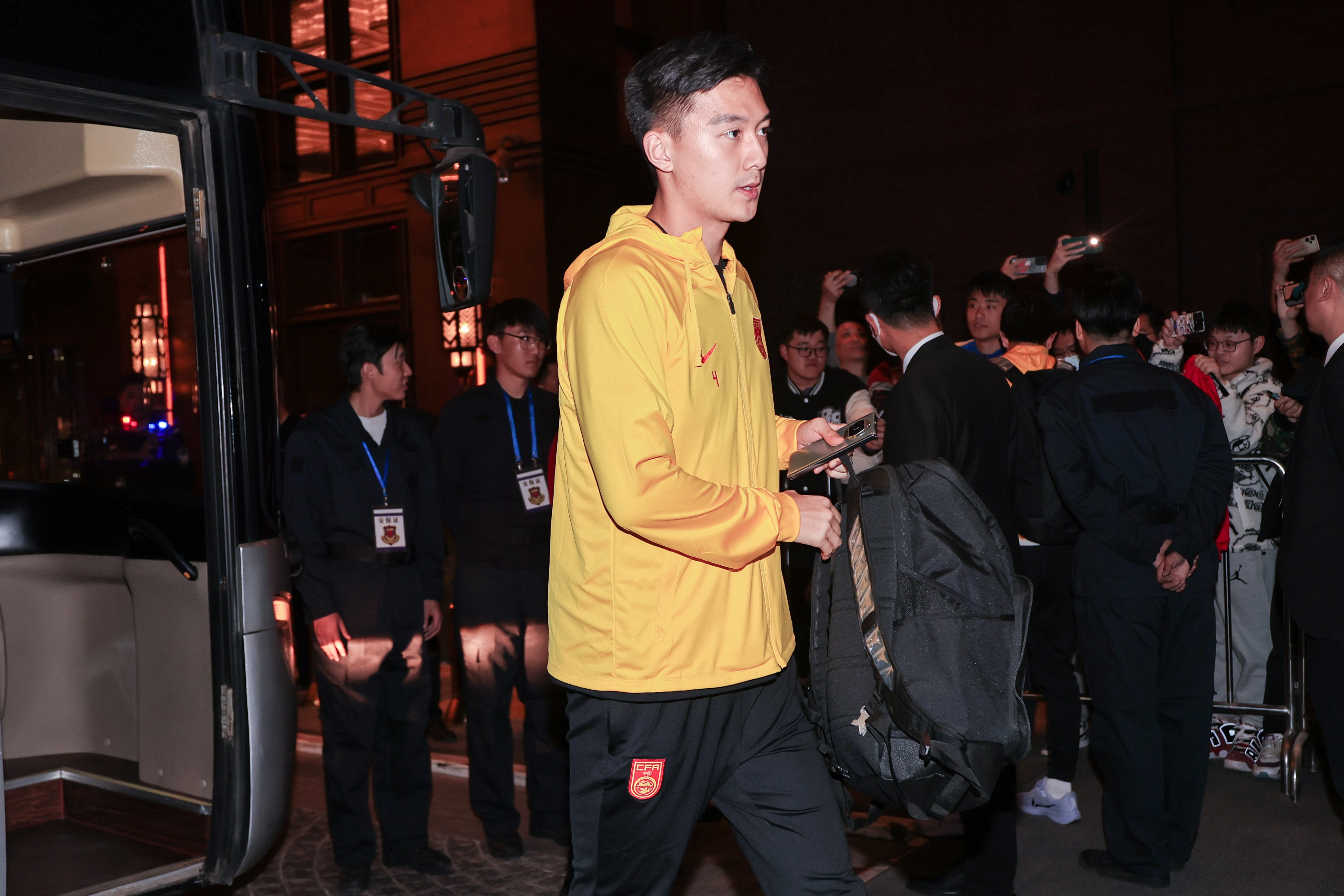  津媒：李源一表現(xiàn)達(dá)標(biāo)后伊萬火速招入，蔣圣龍讓國(guó)足教練組舒緩