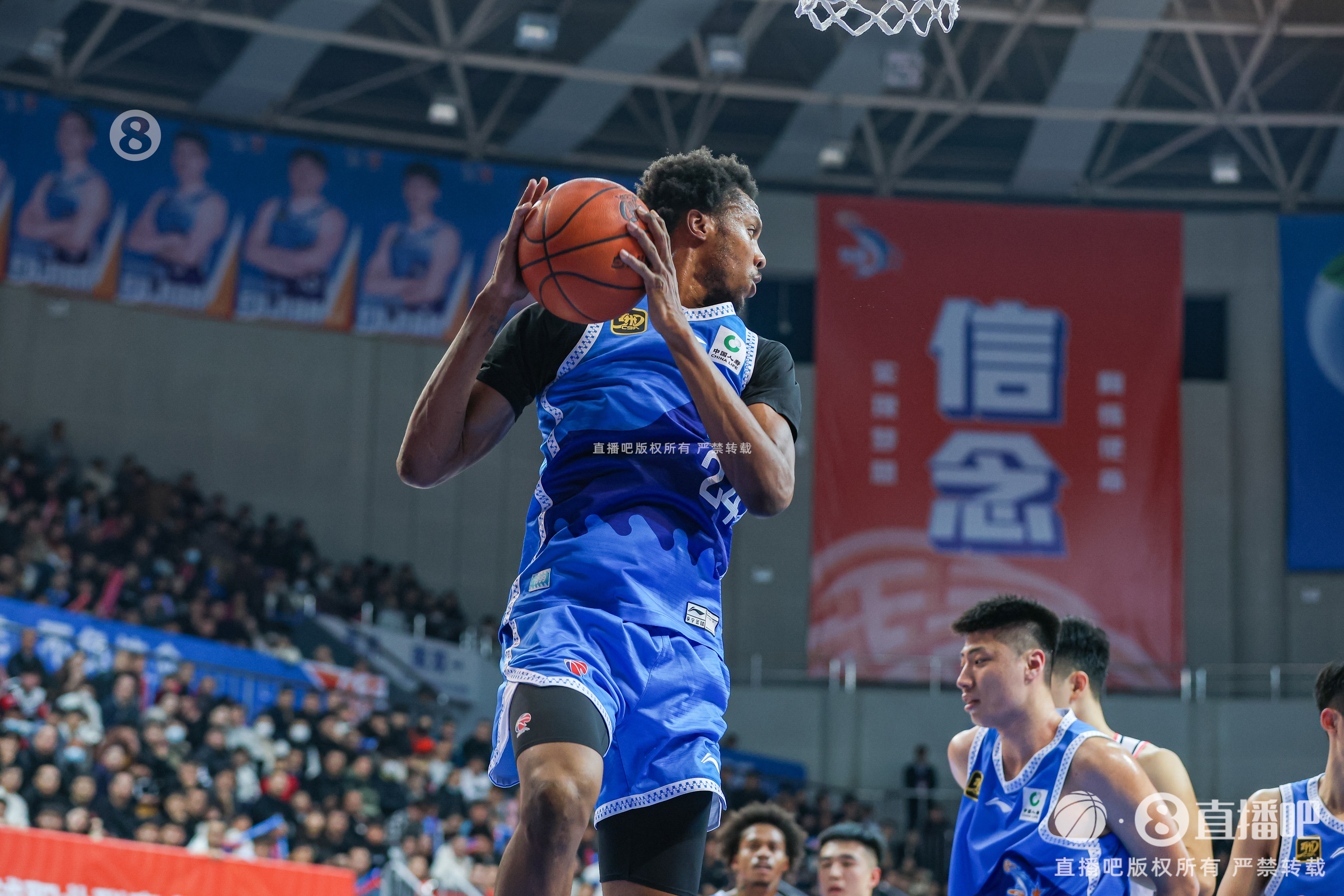  今天效率是真高！路易斯-金20中15&三分7中5怒砍41分8板4斷