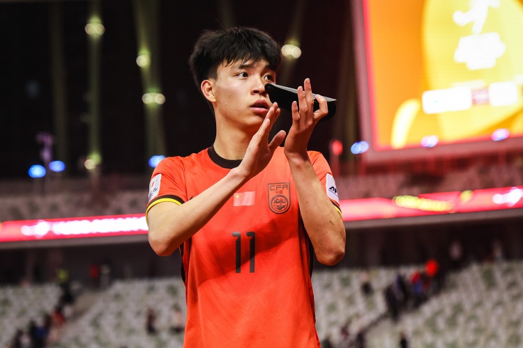  期待首秀！18歲王鈺棟入選中澳戰(zhàn)名單&穿11號，首進國足正賽名單