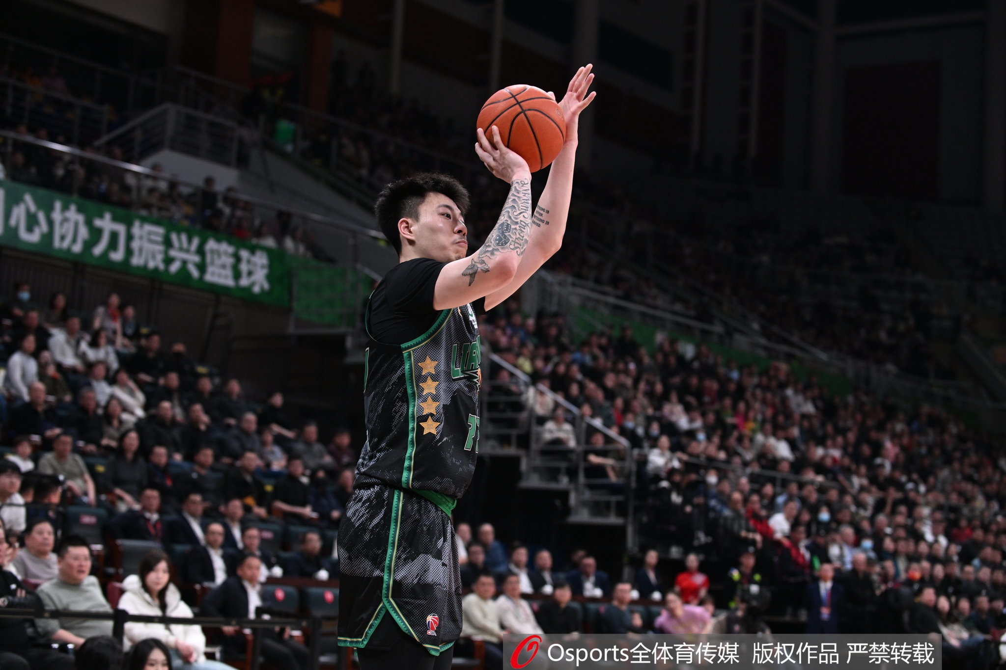  中規(guī)中矩！張鎮(zhèn)麟13中5拿到10分7板4助1斷 6失誤略多